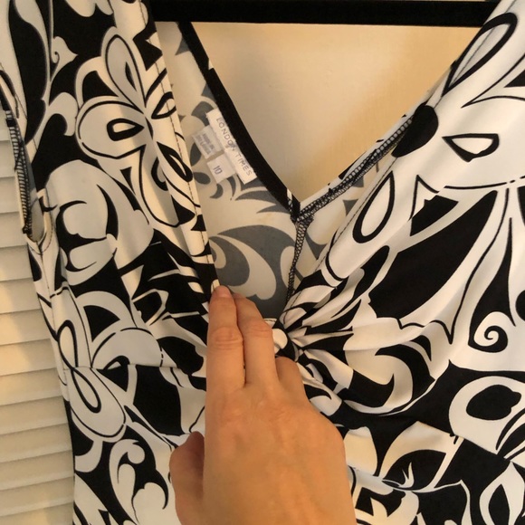 London Times Black and White large floral pattern Fit and Flare Dress. Size 10. - Picture 3 of 6